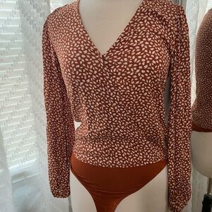 Women's Rust Patterned Top